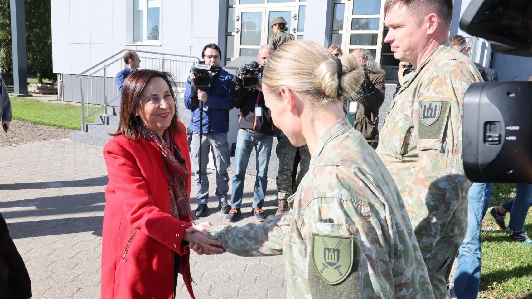 Robles, durante su visita a Lituania