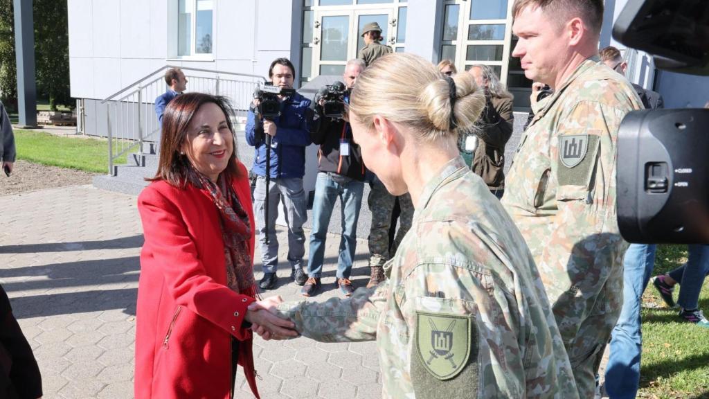 Robles, durante su visita a Lituania
