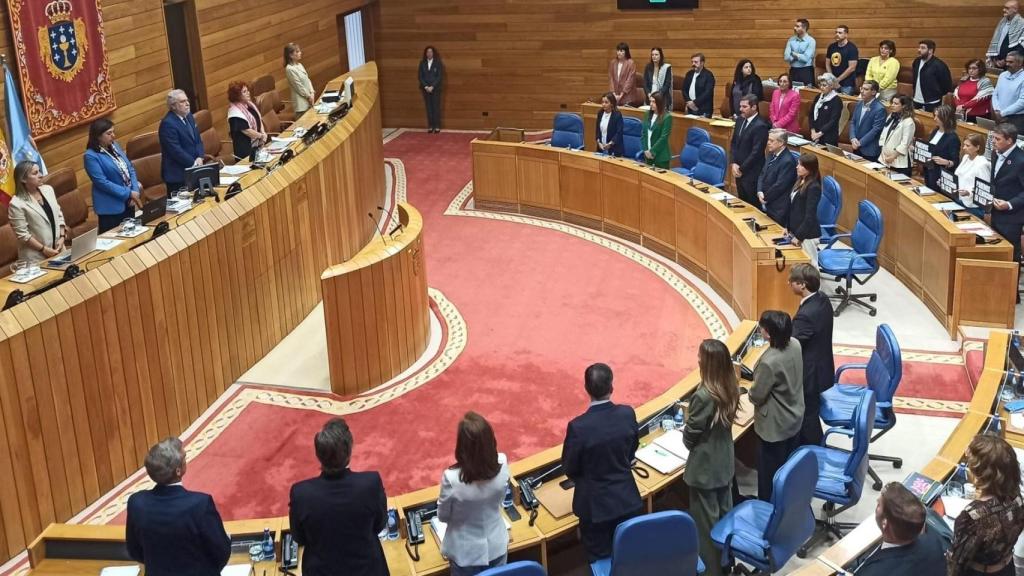 Minuto de silencio del Parlamento por las víctimas del genocidio del pueblo palestino.