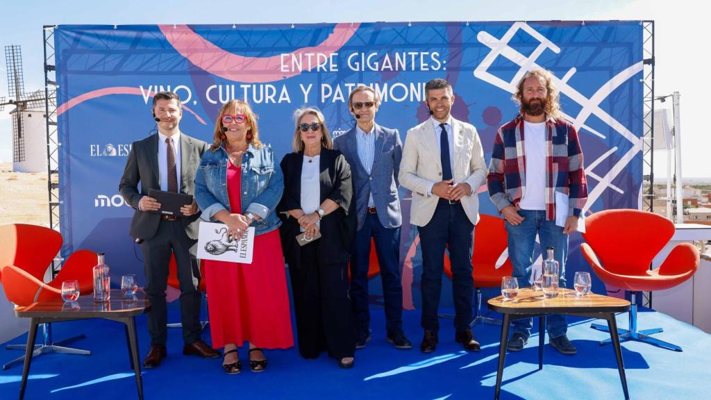 Ponentes de la mesa dedicada al turismo.