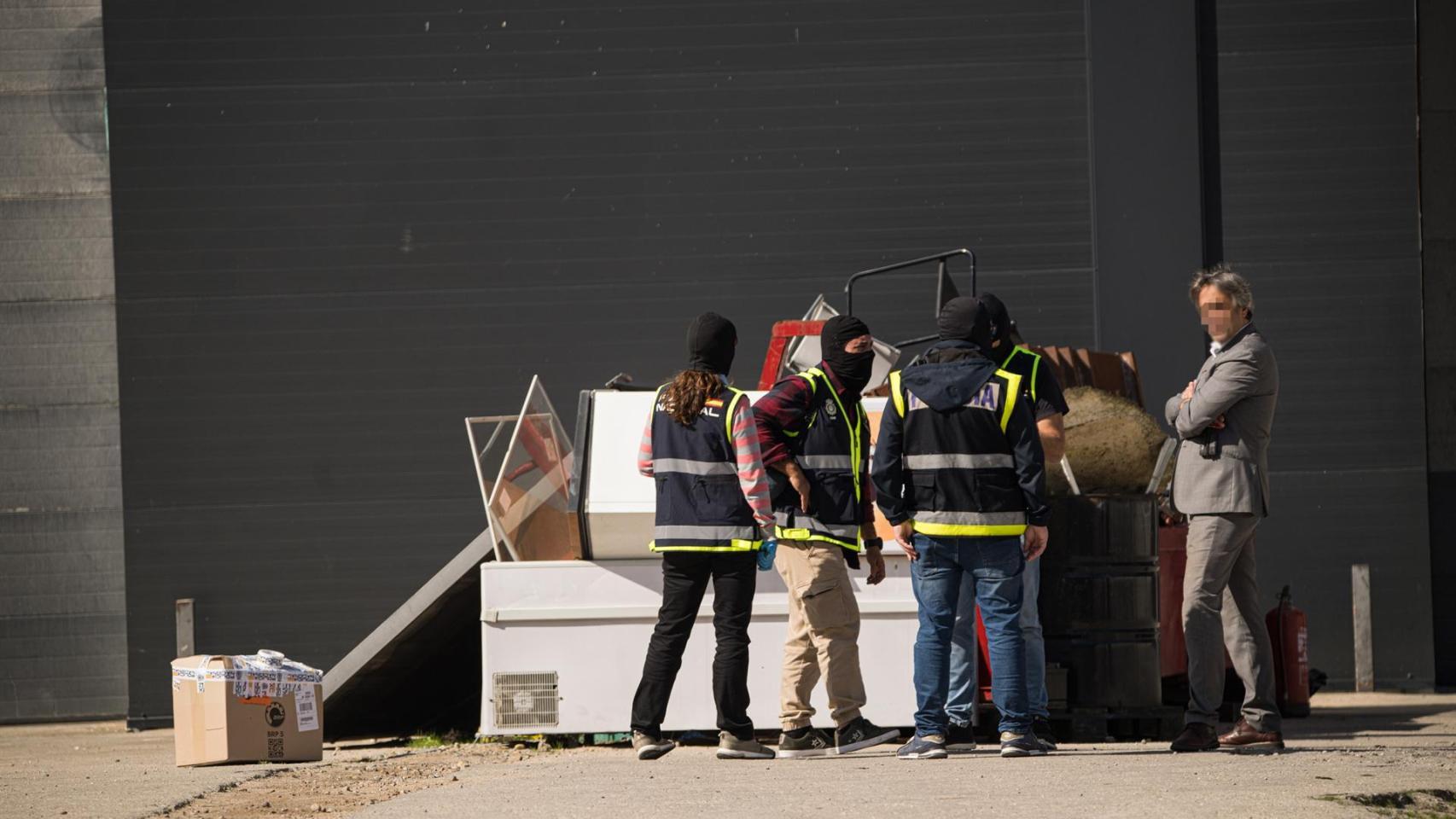 Personal de la Policía Nacional trabaja en un operativo, a 24 de septiembre de 2025, en Pontevedra.