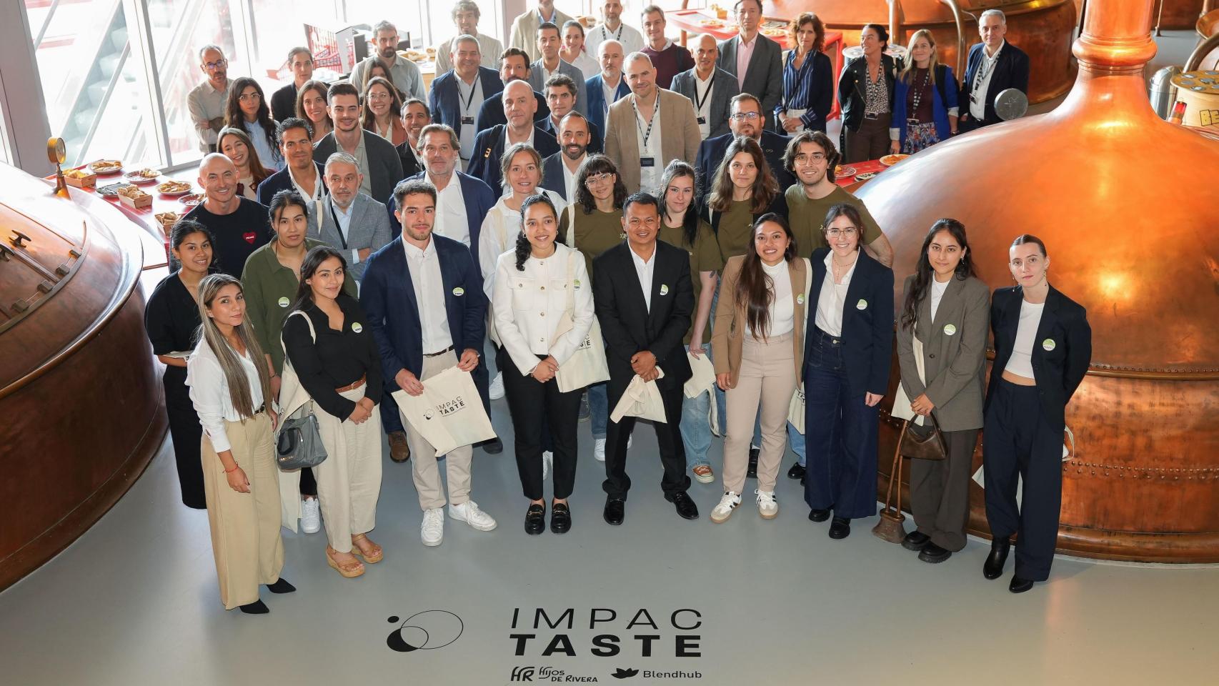 Imagen de los participantes en MEGA.