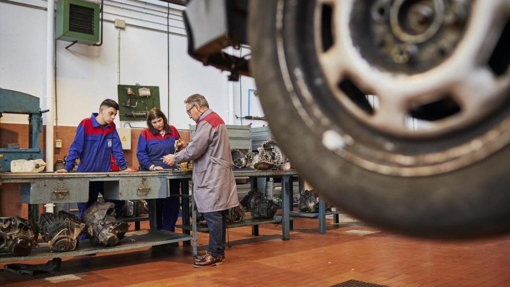 Alumnos de FP en un taller en una imagen de archivo.