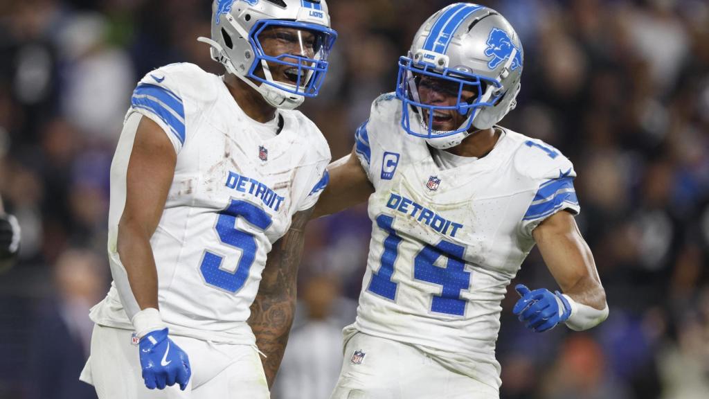 David Montgomery celebra un touchdown para los Ravens.
