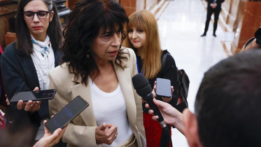 Ana Redondo, este miércoles en el pasillo del Congreso.