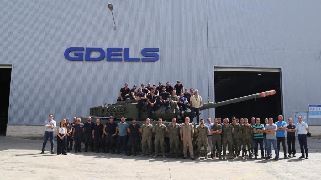 Imagen de uno de los primeros Leopard 2E entregados al del Ejército de Tierra