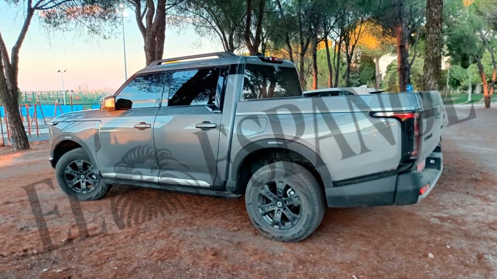 Vista trasera del nuevo Santana 400 PHEV