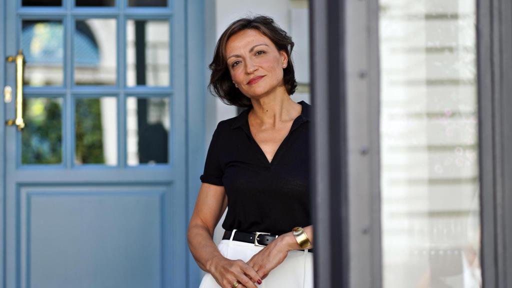 La escritora posa en su entrevista para Magas.