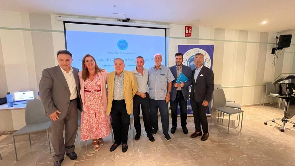 Los participantes en el debate de la Mesa de la Hostelería.