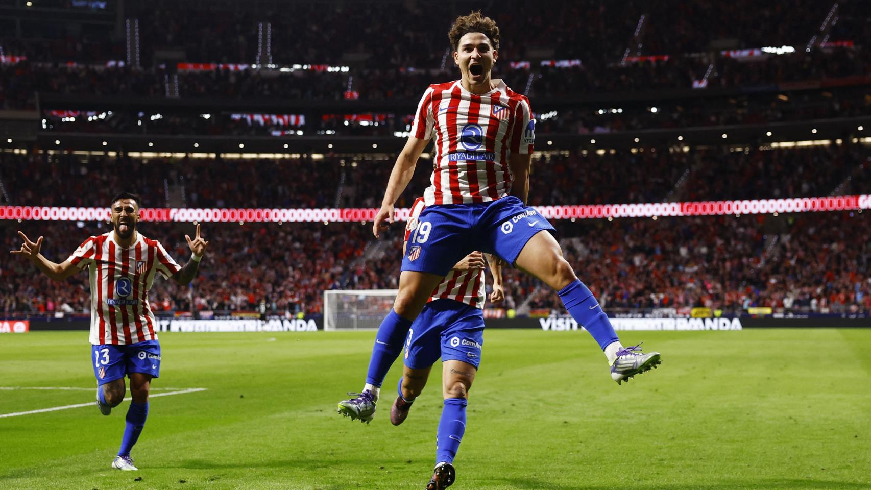 Julián Álvarez celebra uno de sus goles con el Atlético ante el Rayo.