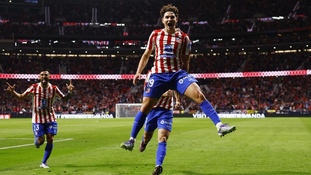 Julián Álvarez celebra uno de sus goles con el Atlético ante el Rayo.