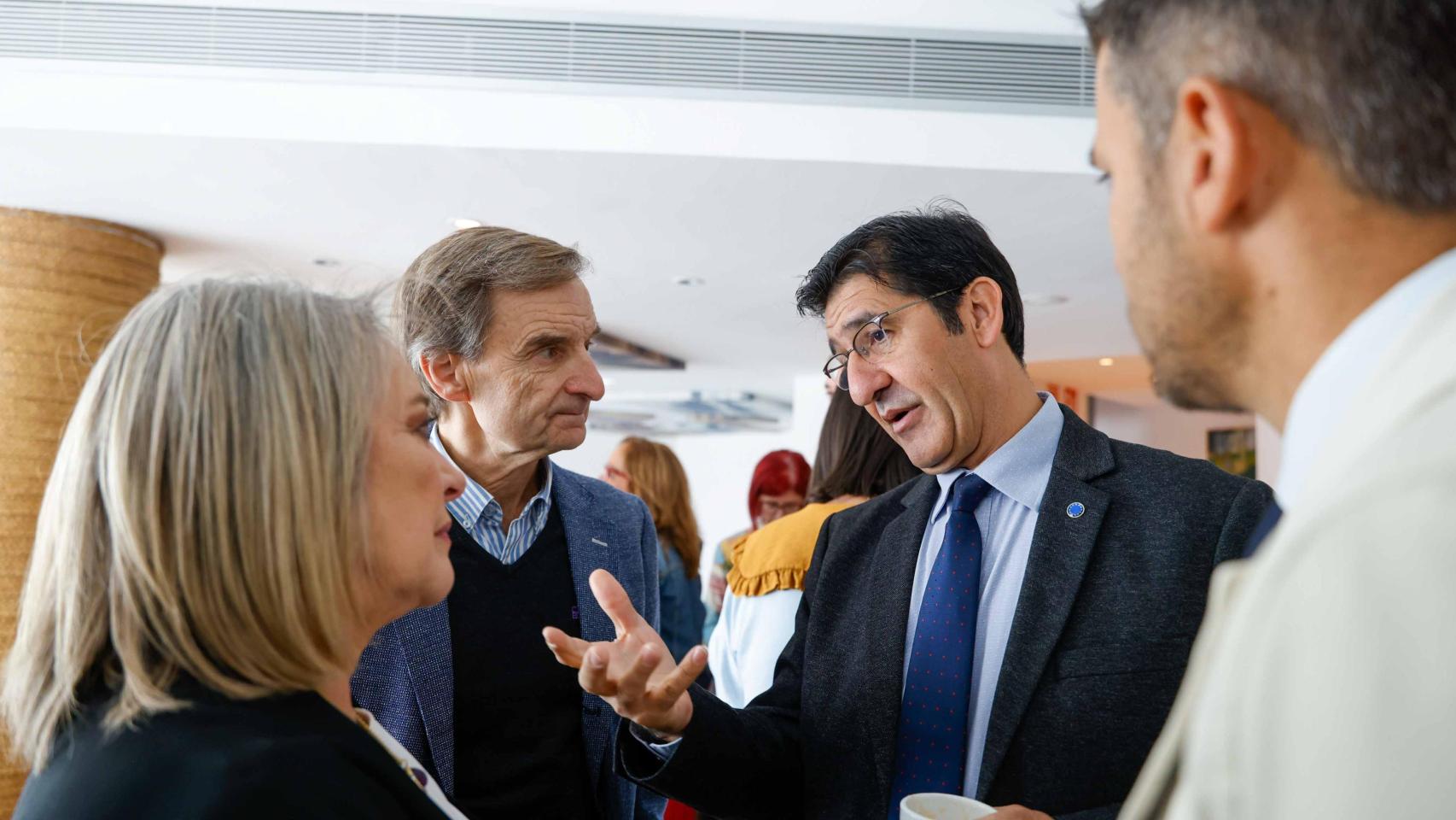 Los molinos de Campo de Criptana, escenario inigualable del foro Entre Gigantes: todas las fotos