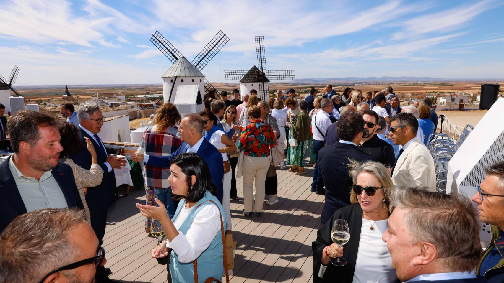 Los molinos de Campo de Criptana, escenario inigualable del foro Entre Gigantes: todas las fotos