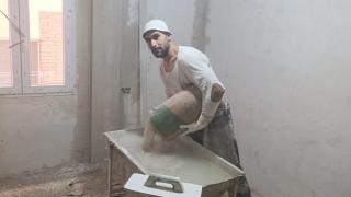 Antonio, yesero de Madrid que cobra 6.000 € al mes.