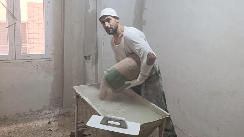 Antonio, yesero de Madrid que cobra 6.000 € al mes.