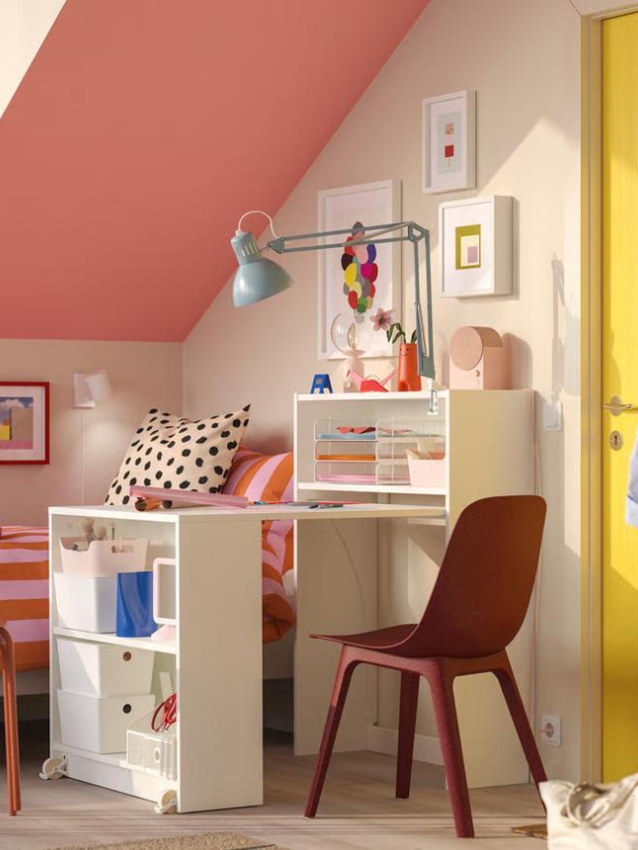 Billy con mesa plegable.