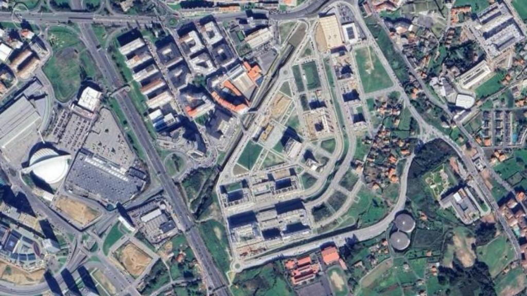 Vista actual por satélite de Xuxán, separado de Matogrande por las vías del tren.