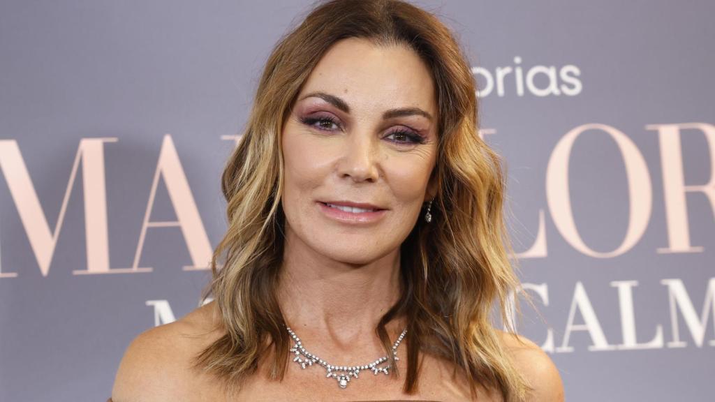 Mar Flores, muy sonriente, durante la presentación de su libro.