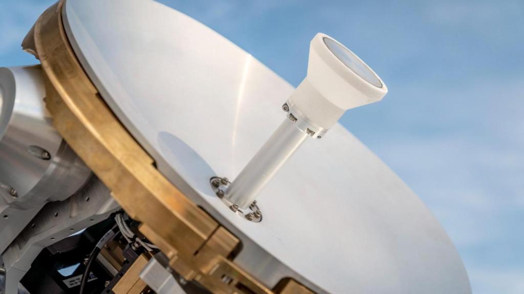 Antena de supèrfie para comunicaciones satelitales