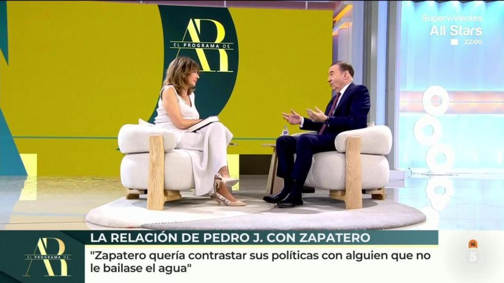 Pedro J. Ramírez durante la entrevista con Ana Rosa Quintana.