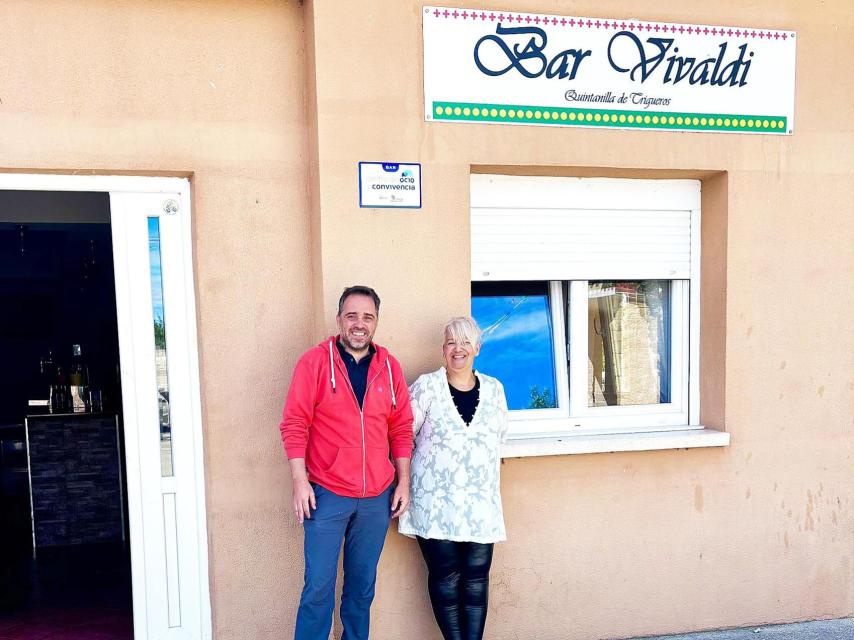 Alberto y María Encarnación en el Bar Vivaldi de Quintanilla de Trigueros