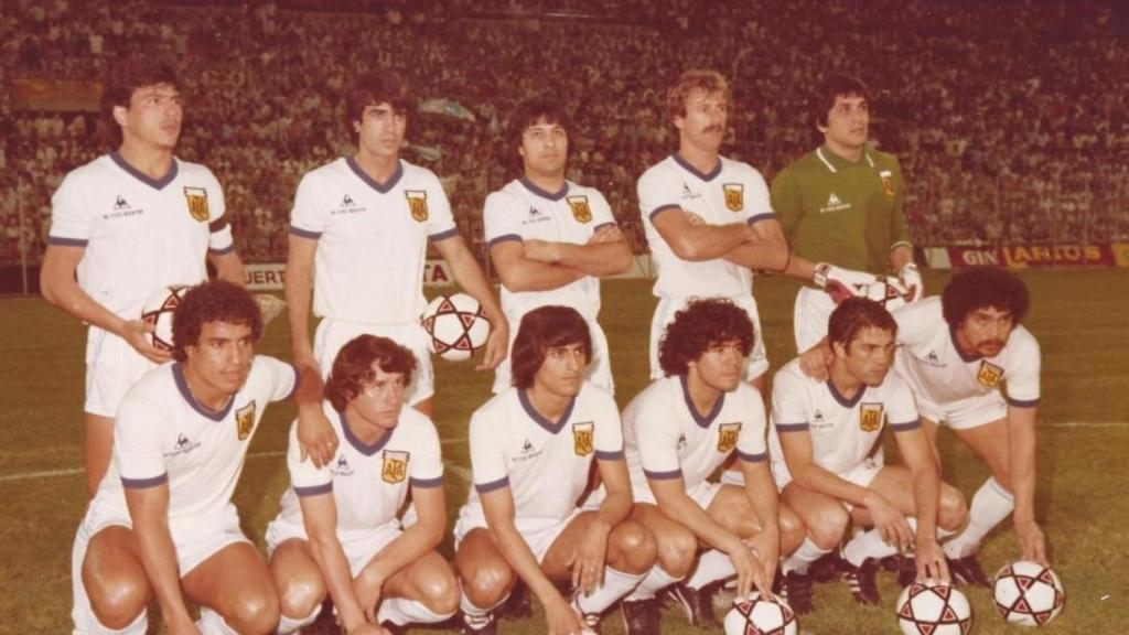 Maradona en el Rico Pérez durante un partido del Mundial del 82.