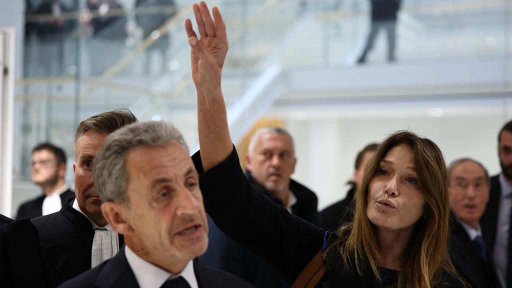 Carla Bruni junto a su marido, Nicolas Sarkozy, este jueves, día 25, en Francia.