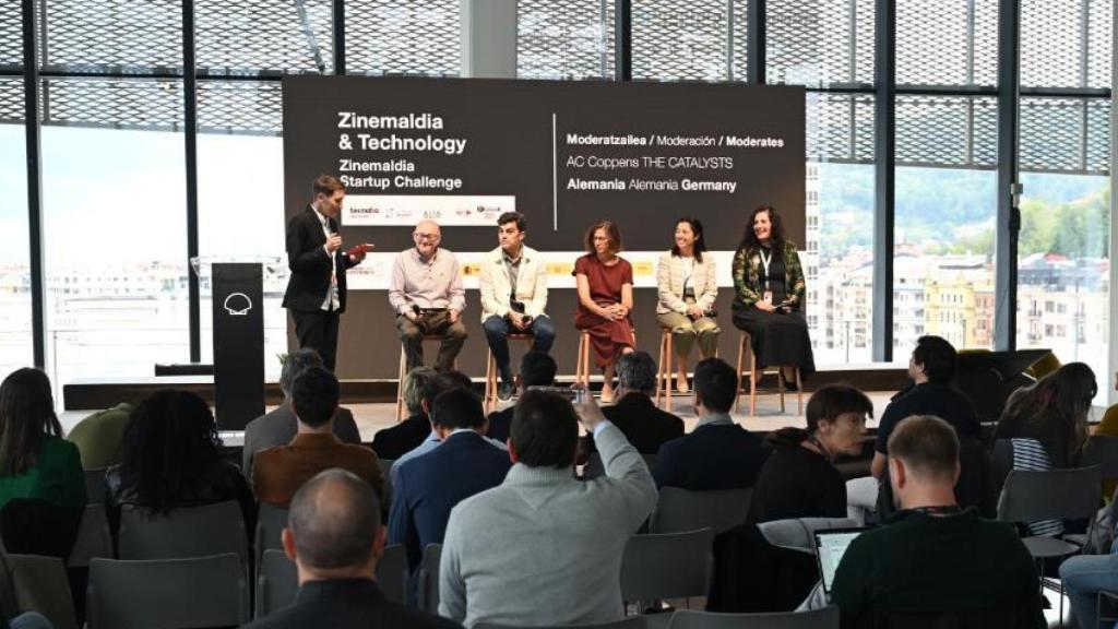 Representantes de la Administración pública y el Festival de San Sebastián en la inauguración de Zinemaldia Startup Challenge 2025.