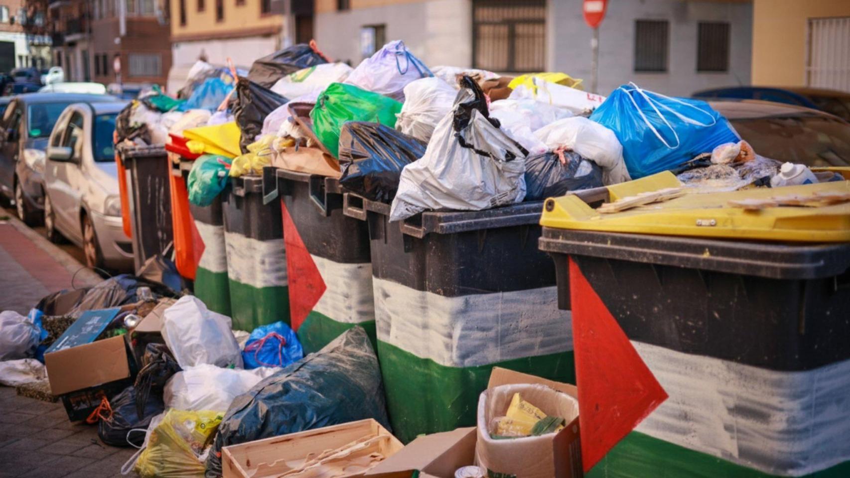 Basuras de Madrid pintadas con la bandera de Palestina.