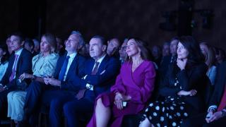 El director y presidente Ejecutivo de EL ESPAÑOL, Pedro J. Ramírez, junto al presidente de Aragón, Jorge Azcón, y la alcaldesa de Zaragoza, Natalia Chueca