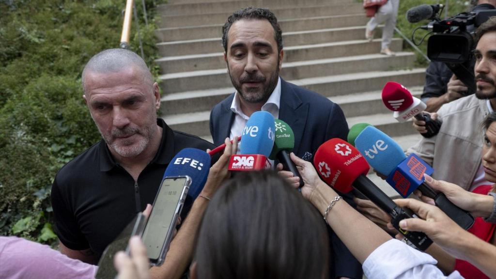 Víctor de Aldama y Dani Esteve, a su llegada a la presentación de la plataforma Atenea, de Iván Espinosa de los Monteros.