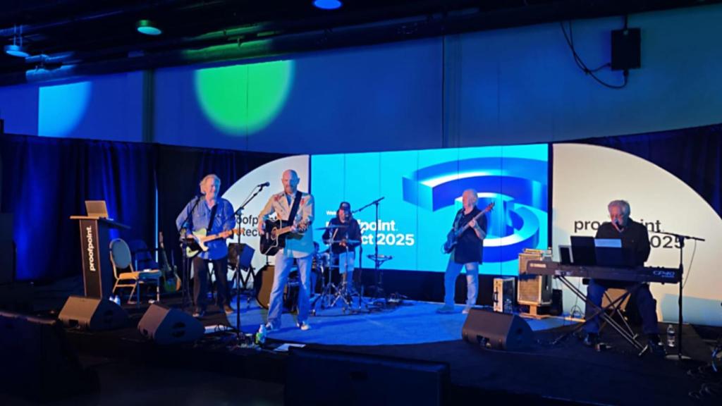 Banda de 'country' en Proofpoint Protect 2025.