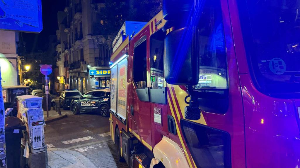 Los Bomberos y la Policía en Embajadores.