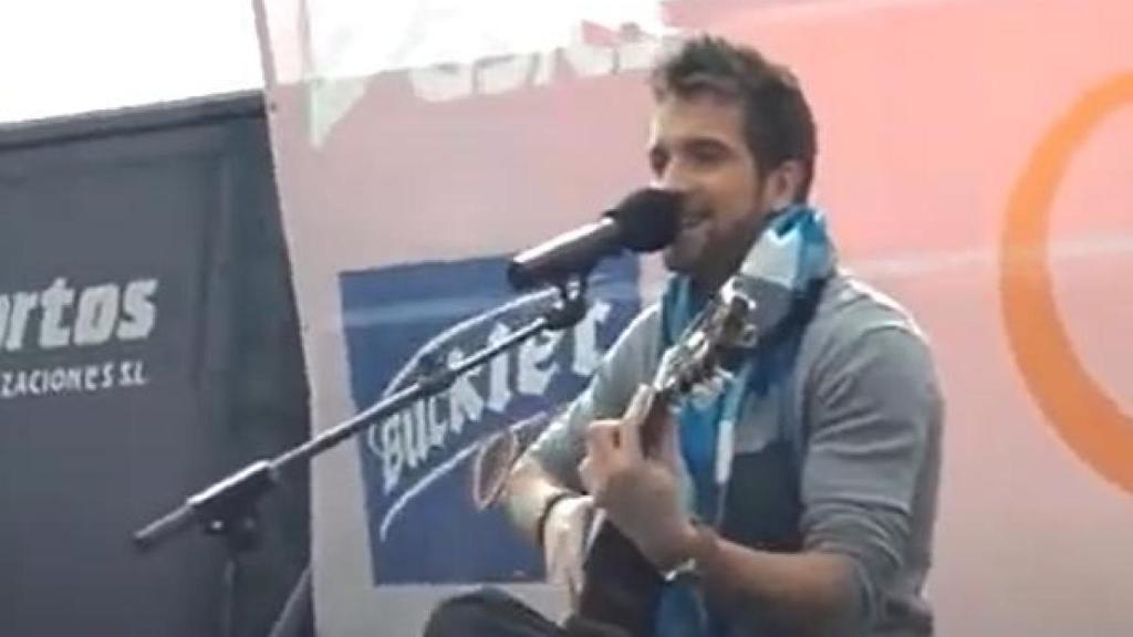 Pablo Alborán cantando en la playa de la Misericordia.