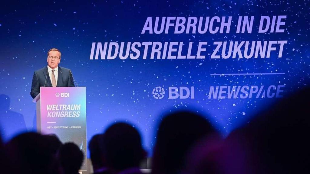 Ministro de Defensa alemán Boris Pistorius, durante su intervención explicando el plan espacial