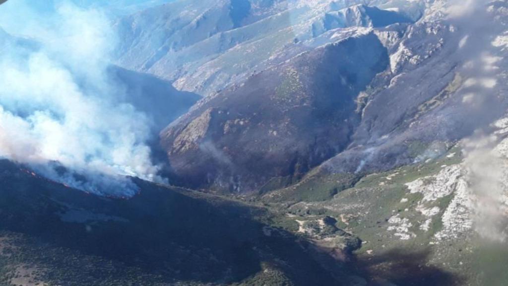 El incendio del Pico del Lobo elevado a nivel 2