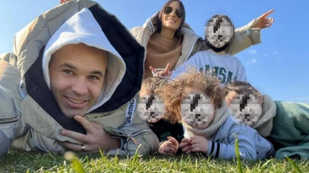 Andrés Iniesta, Anna Ortiz y sus hijos.