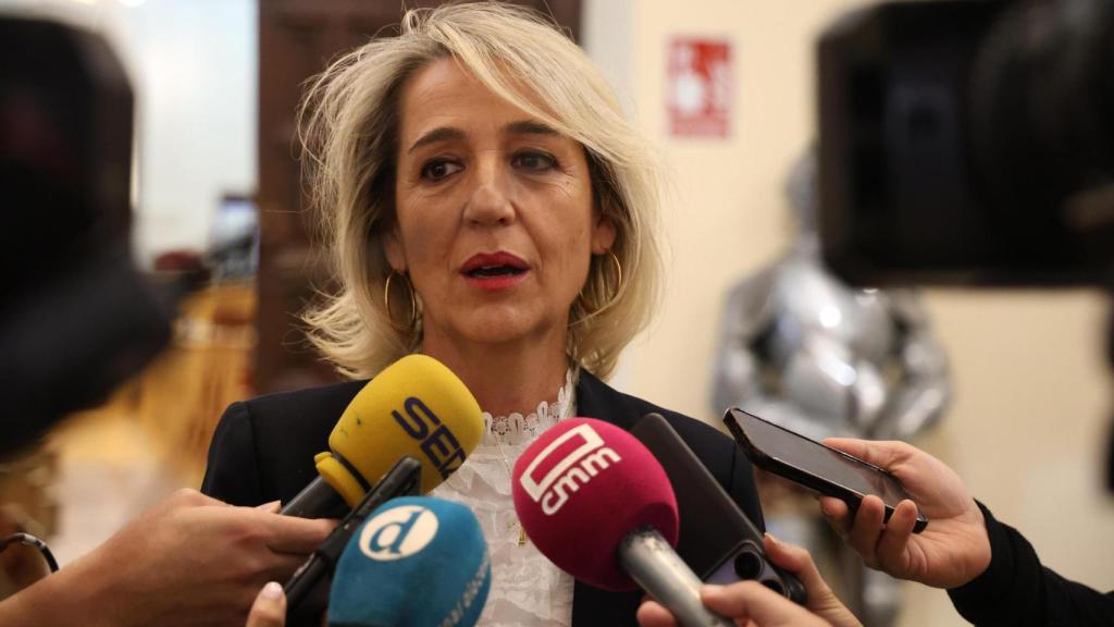 La vicealcaldesa de Toledo, Inés Cañizares, a la salida del Pleno municipal de este viernes.