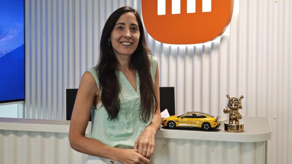 Natalia Ares en las inmediaciones de Xiaomi.