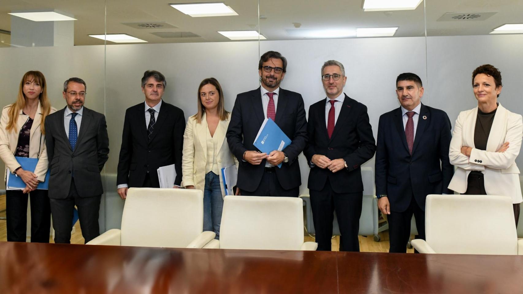 Xunta y Gobierno empezarán en octubre el traspaso de competencias de aeródromos y permisos de trabajo