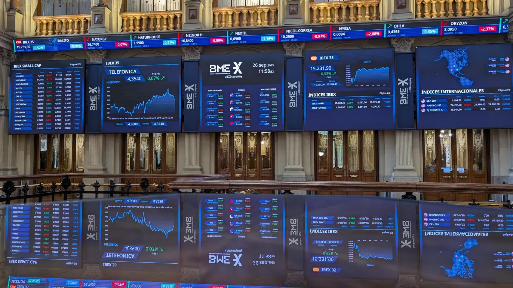 Panel principal del interior del Palacio de la Bolsa de Madrid.