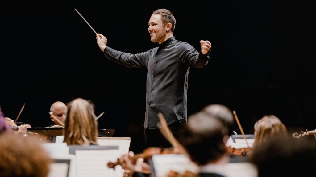 El director de orquesta Roberto Gonzalez Monjas. Foto: Marco Borggreve