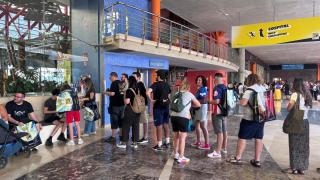 Cola para las fuentes de agua.