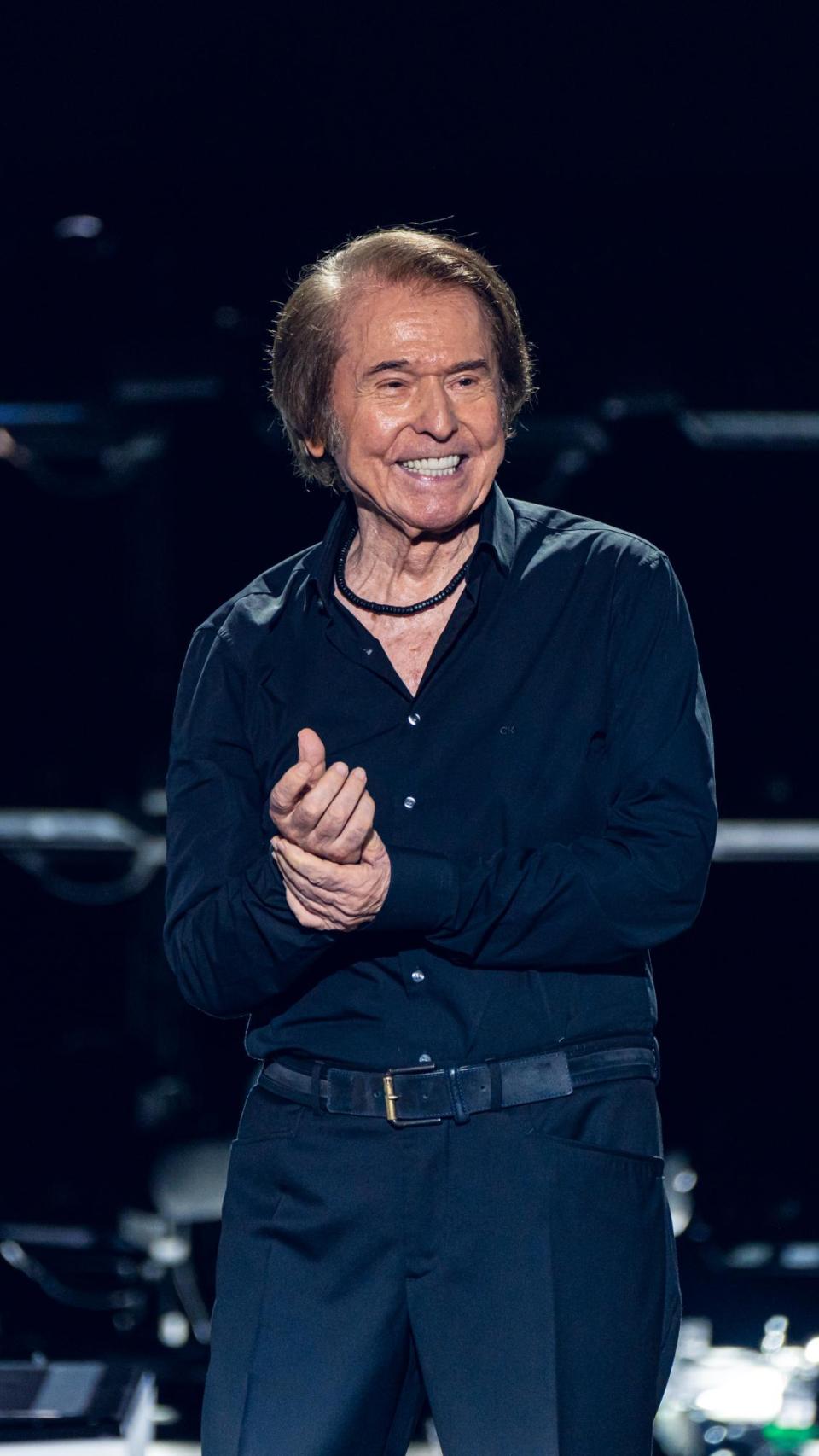 El cantante Raphael, durante una de sus actuaciones, en Marbella.