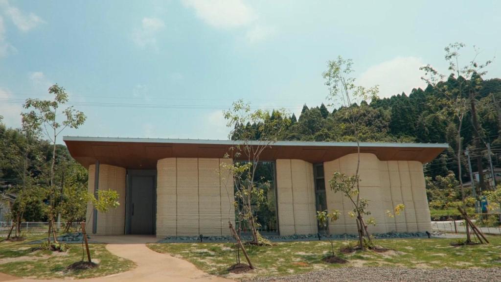 Lib Earth House Model B