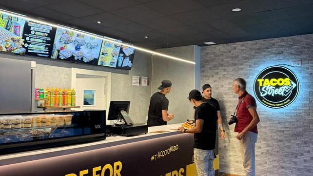 Tacos Street se inauguró este viernes.
