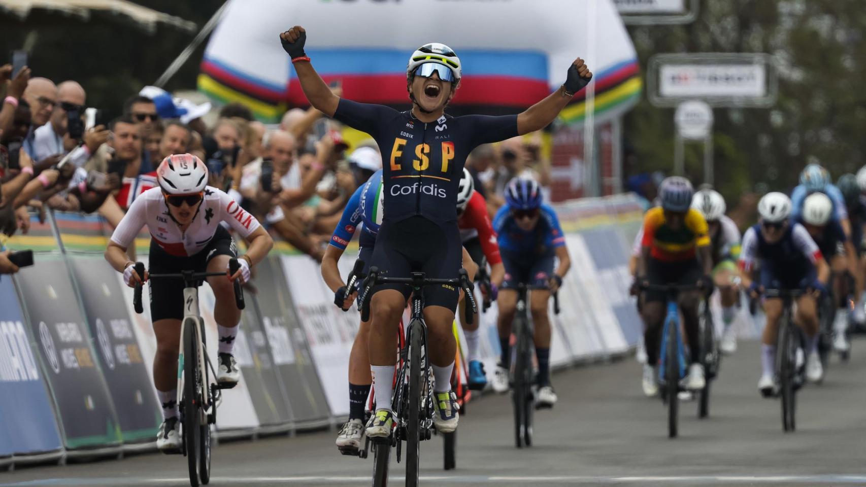 Paula Ostiz, tras ganar el oro en la ruta junior del Mundial de ciclismo