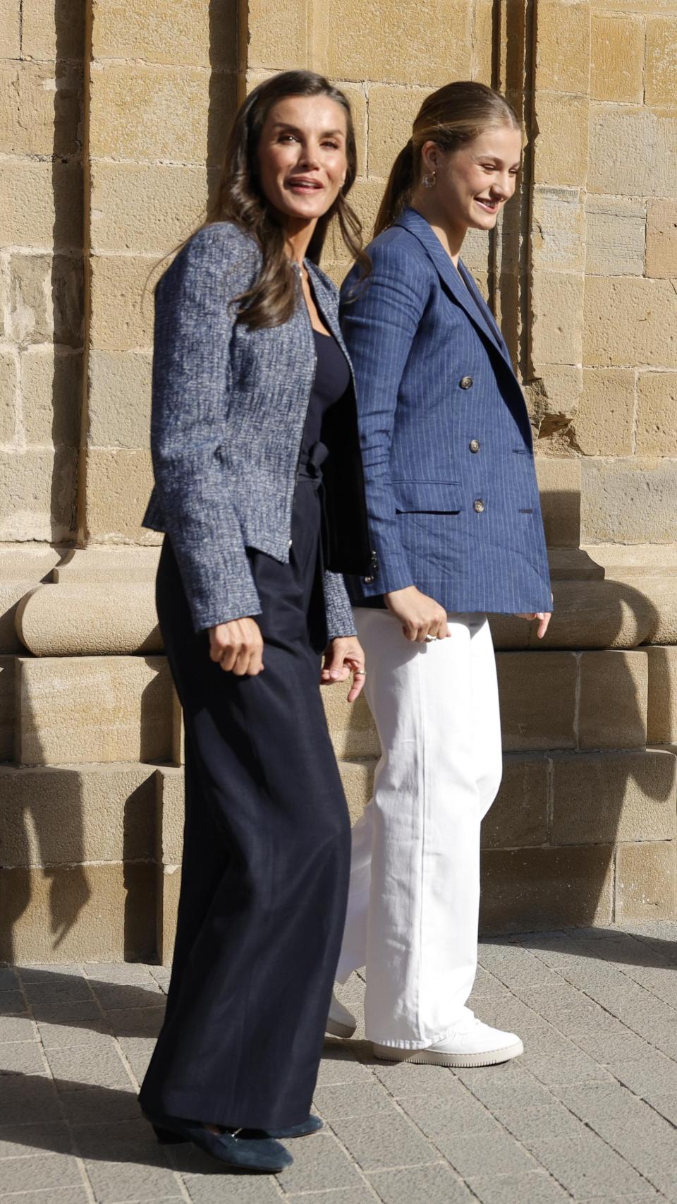 La reina Letizia y la princesa de Asturias y de Viana este sábado en Olite, Navarra.