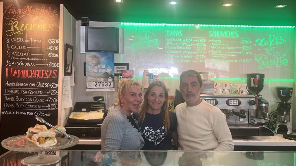 José Miguel con su mujer y una de sus sobrinas en el restaurante
