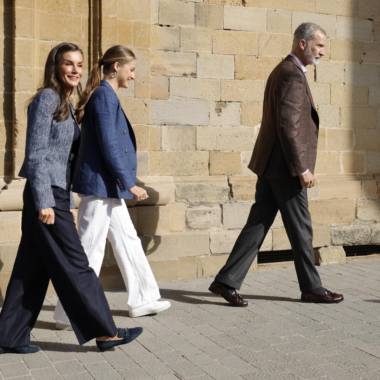 Los Reyes y la Princesa, visitando el Castillo de Olite.